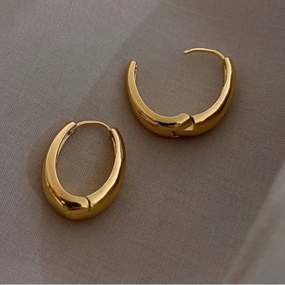 NWT LUXURY 18k GOLD PLATED EARRINGS - Picture 5 of 8